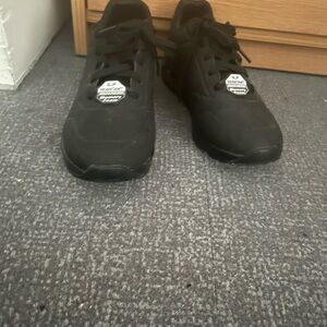 Size 9 non slip black work shoes